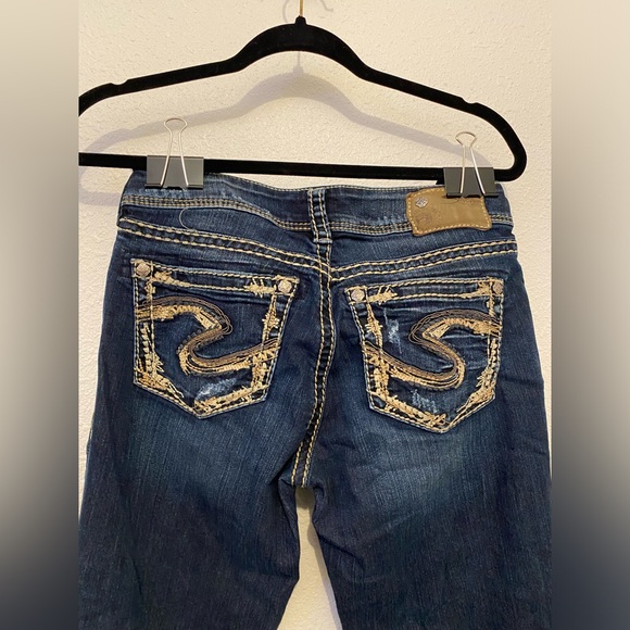 Silver Suki 17” Dark Blue Jeans Distressed faded boot cut W27/L33 - Picture 3 of 9